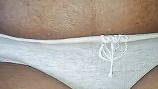 亚洲熟女无法抗拒任何人，你喜欢她吗？