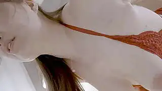 Çinli olgun kadın Zuo Hai Yang sevgilisiyle sevişti.