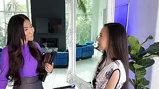 HouseHumpers 我饥渴的妻子说服了一位性感亚洲房地产经纪人进行三人性爱